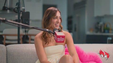 La actriz y comediante puertorriqueña conversando en el podcast de Nathasha Bonet. Nathasha Bonet entrevista a Larissa Dones en su podcast