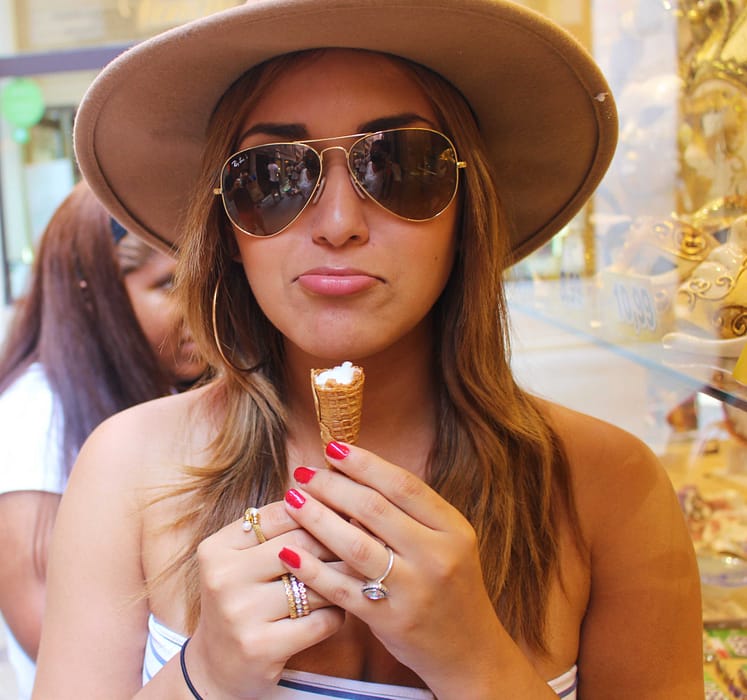 Triste porque se acabó mi gelato de strawberry cheesecake en Venecia.